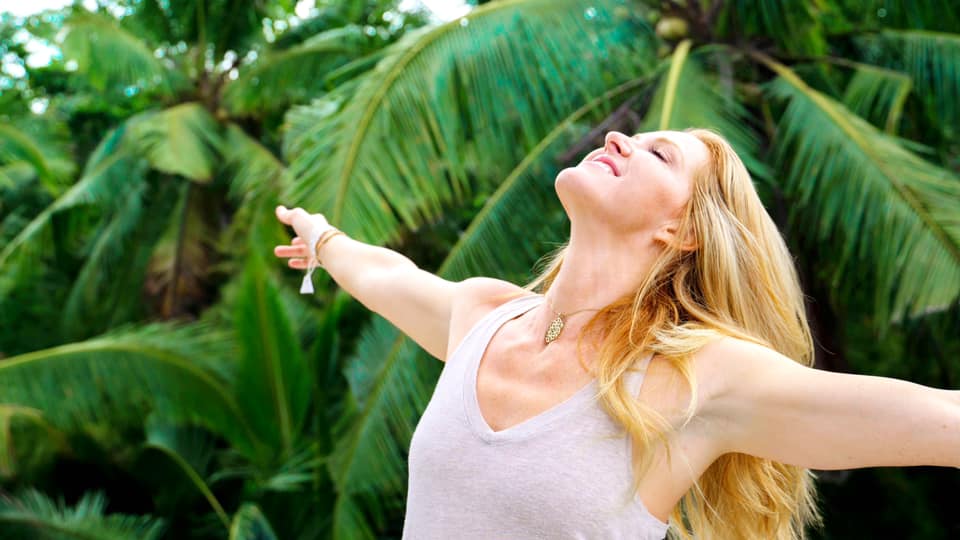 SunDari — arms open, palms out